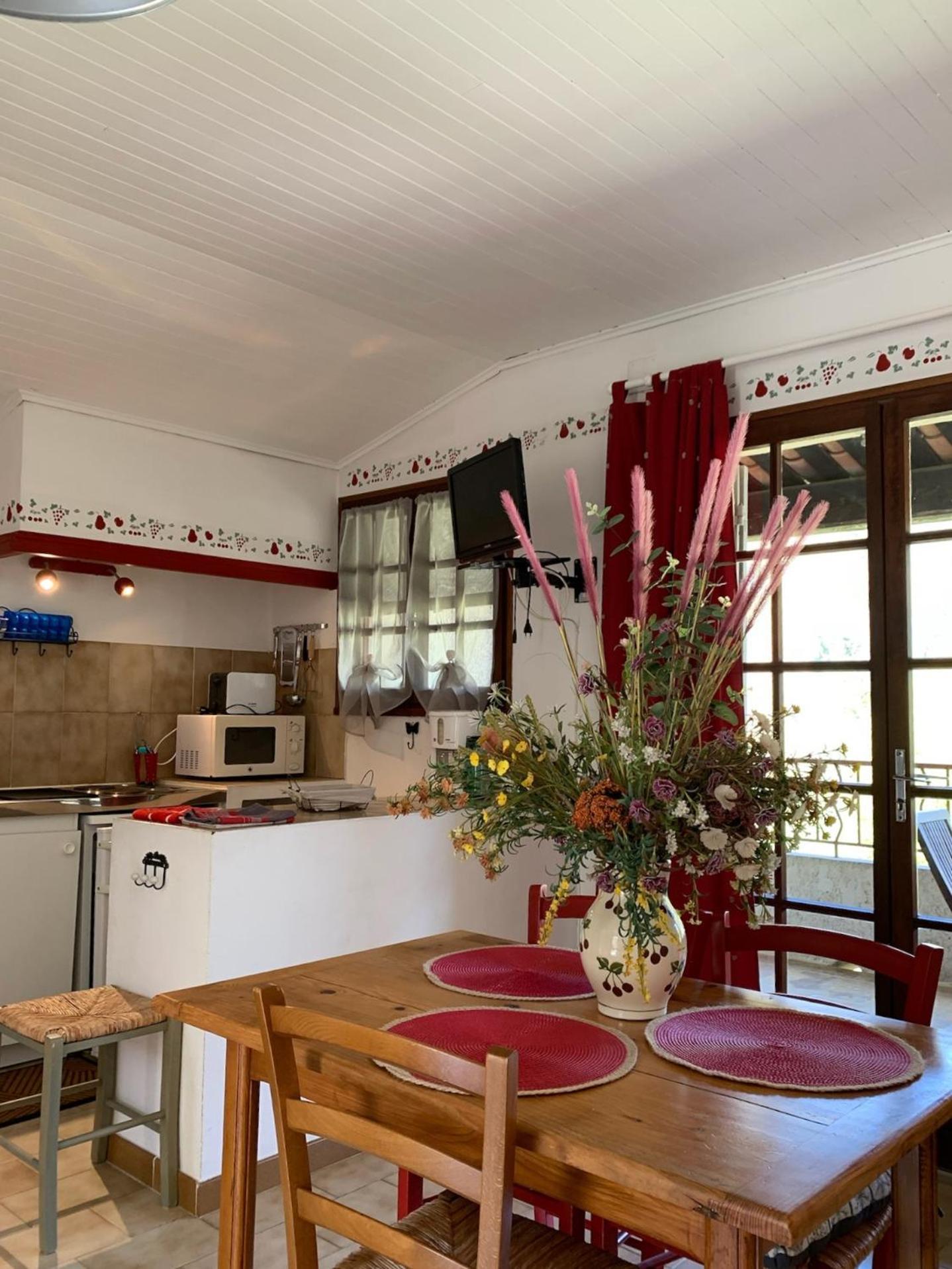 Gite La Loge 142 Route De Carpentras 84210 Венаск Экстерьер фото